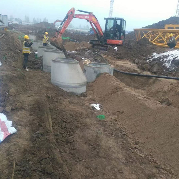 雨，污水檢查井